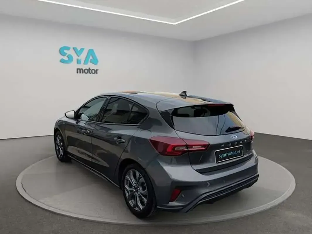 Usado Ford Focus ST-Line 155 CV (114 kW) 2023 Gris Familiar