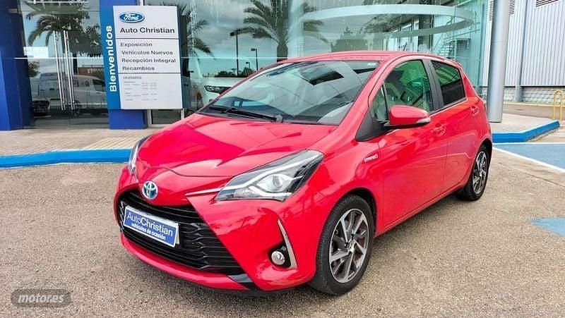Usado Toyota Yaris Hybrid Active 100 CV (73 kW) 2019 Rojo
