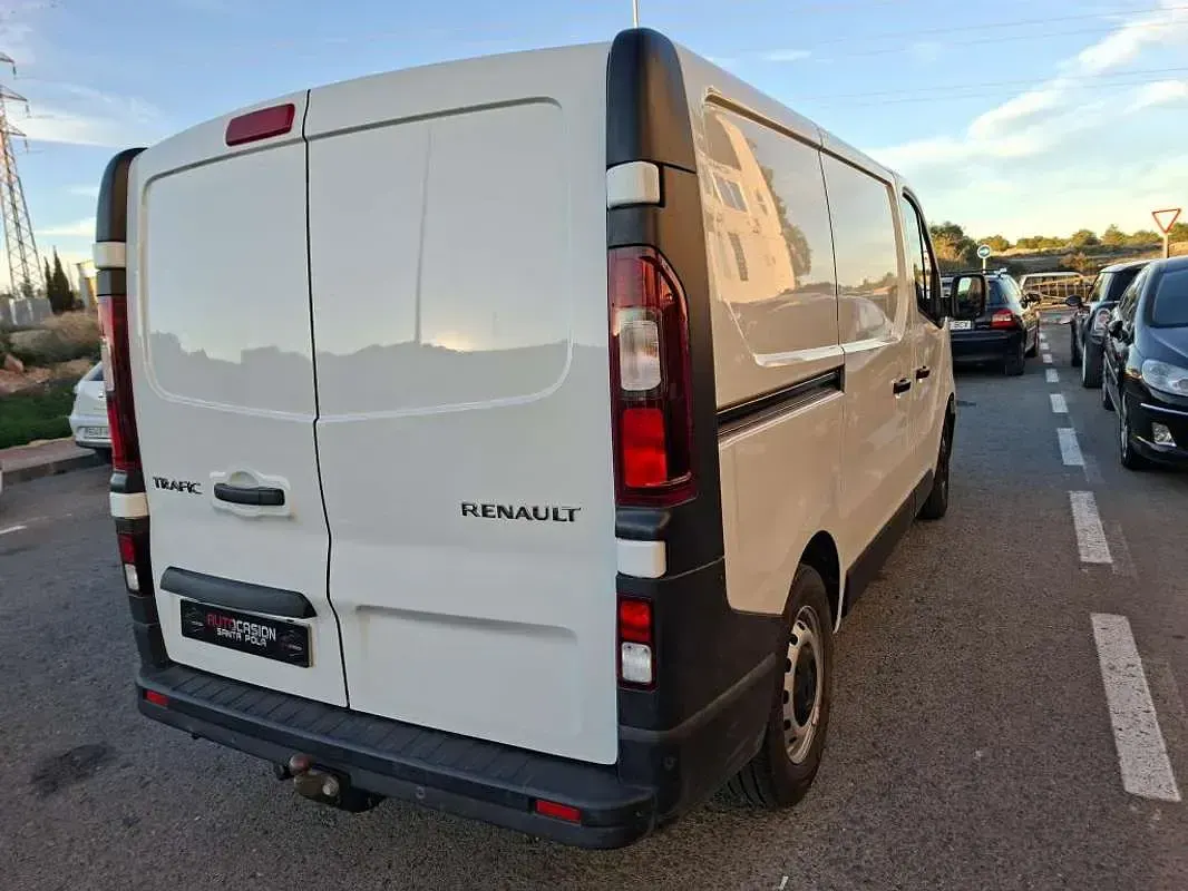 Usado Renault Trafic 150 CV (110 kW) 2024 Blanco Monovolumen
