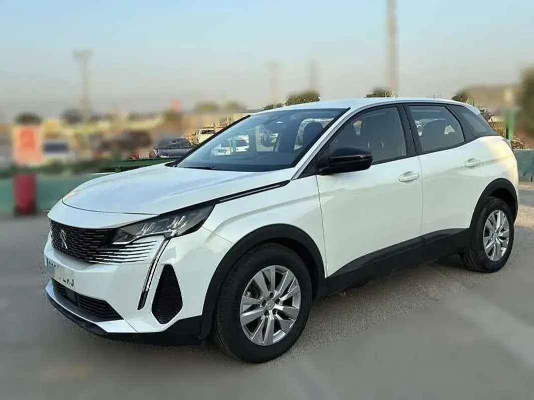 Usado Peugeot 3008 Active 131 CV (96 kW) 2022 Blanco SUV