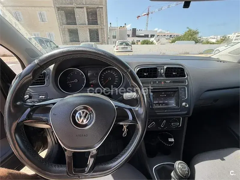 Usado VW Polo Advance 90 CV (66 kW) 2016 Negro Berlina