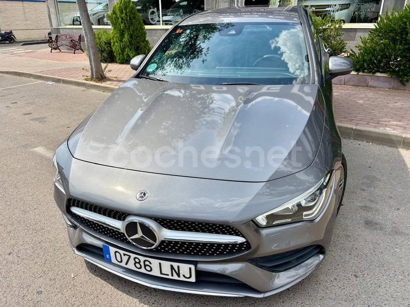 Usado Mercedes CLA200 Shooting Brake 150 CV (110 kW) 2021 Gris / plata Familiar