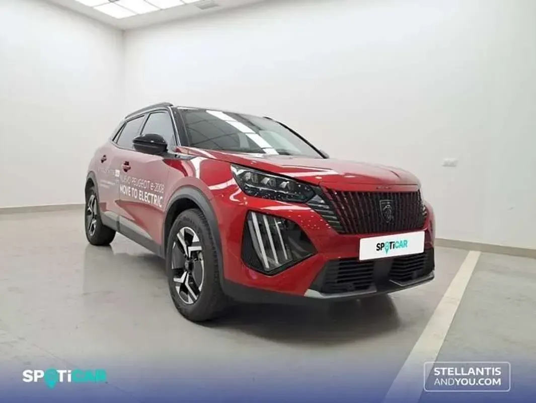 Usado Peugeot e-2008 GT 100 kW (136 CV) 2024 Rojo SUV