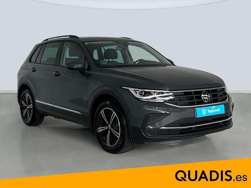 Usado VW Tiguan Life 150 CV (110 kW) 2024 Gris SUV