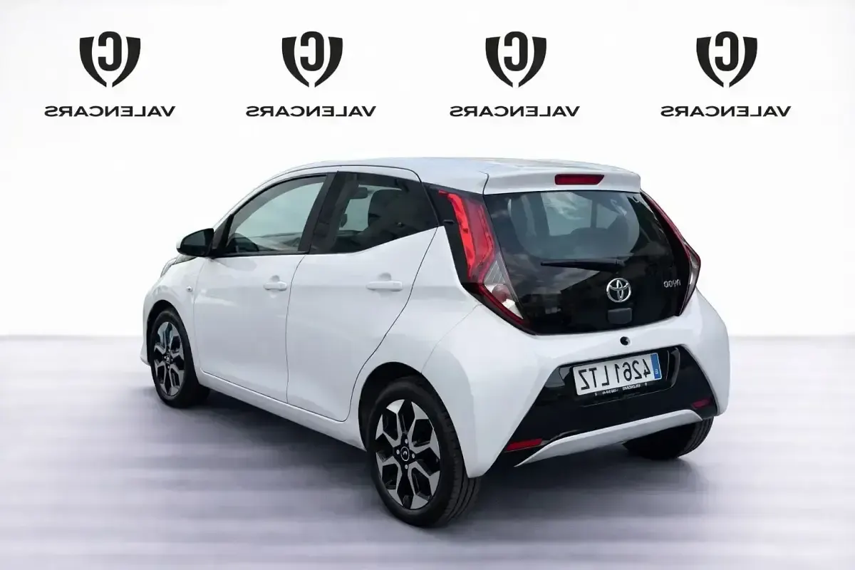 Usado Toyota Aygo X-clusiv 72 CV (52 kW) 2021 Blanco Utilitario