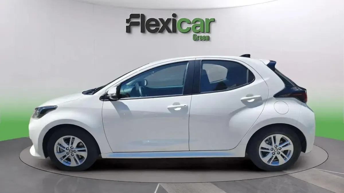 Usado Toyota Yaris Hybrid Style 116 CV (85 kW) 2025 Blanco Berlina