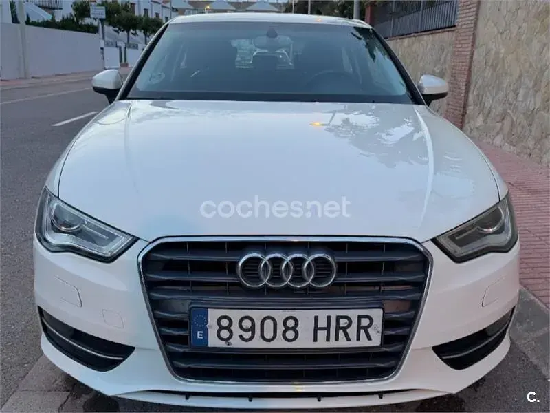 Usado Audi A3 Ambiente 105 CV (77 kW) 2013 Blanco Berlina
