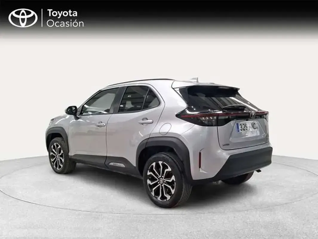 Usado Toyota Yaris Cross Active 116 CV (85 kW) 2025 Plateado SUV