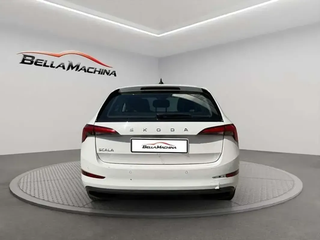 Usado Skoda Scala Ambition 95 CV (69 kW) 2023 Blanco Utilitario