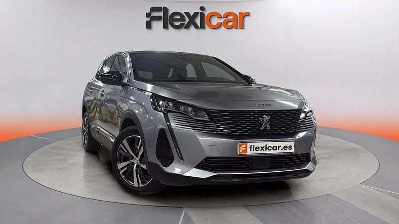 Usado Peugeot 3008 Allure 131 CV (96 kW) 2023 Gris Monovolumen