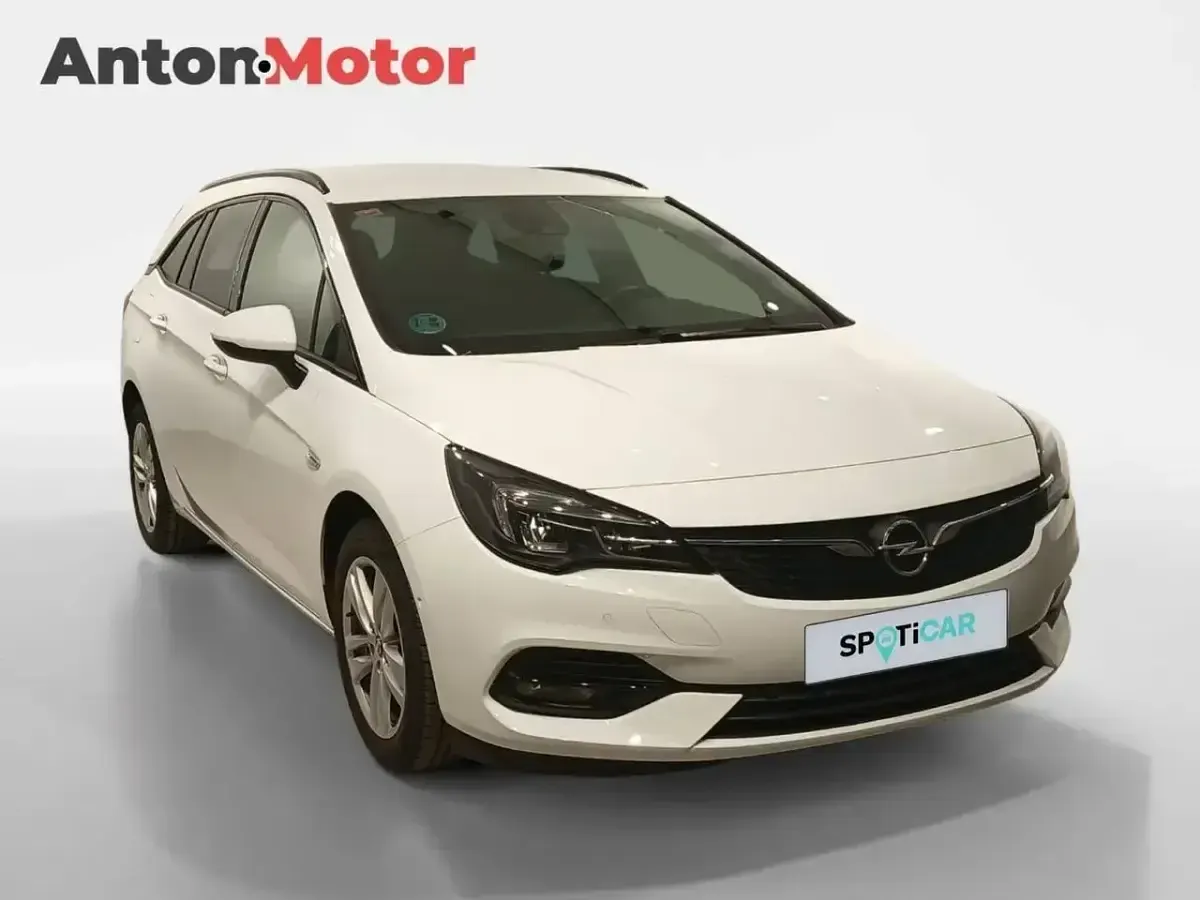 Usado Opel Astra Edition 110 CV (80 kW) 2021 Blanco Berlina