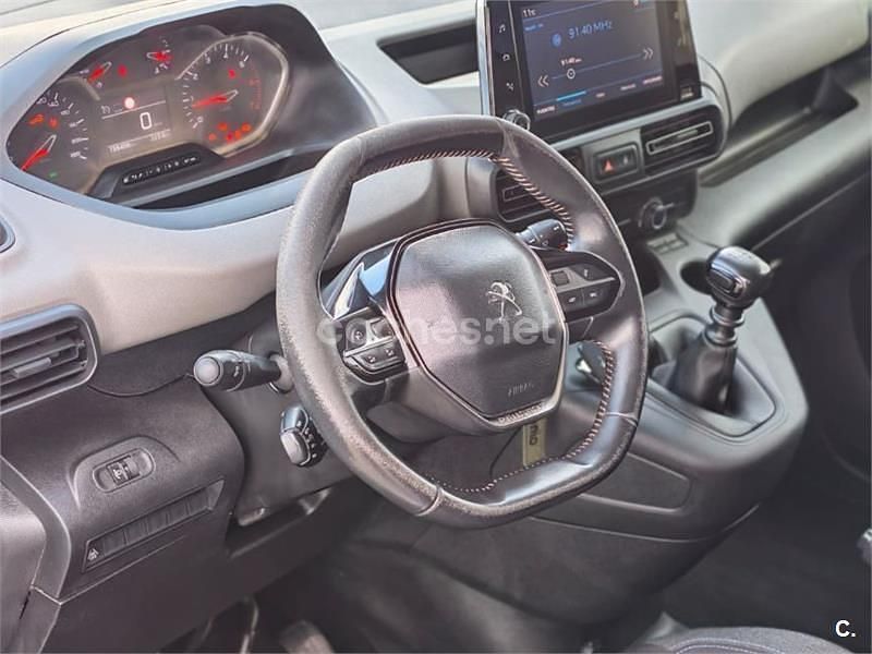 Usado Peugeot Rifter Style 100 CV (73 kW) 2021 Gris / plata Monovolumen