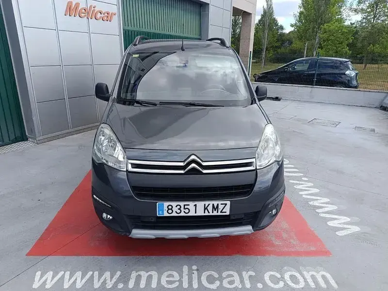 Usado Citroën Berlingo Shine 130 CV (95 kW) 2018 Gris / plata Monovolumen