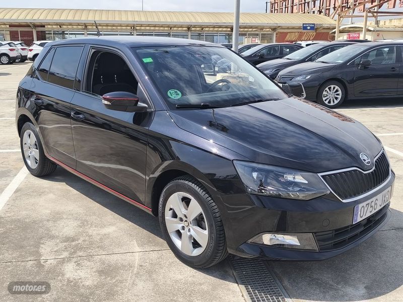 Negro Usado 2017 Skoda Fabia Ambition Berlina | 13.990 € (Un poco caro) - Imagen 1/4