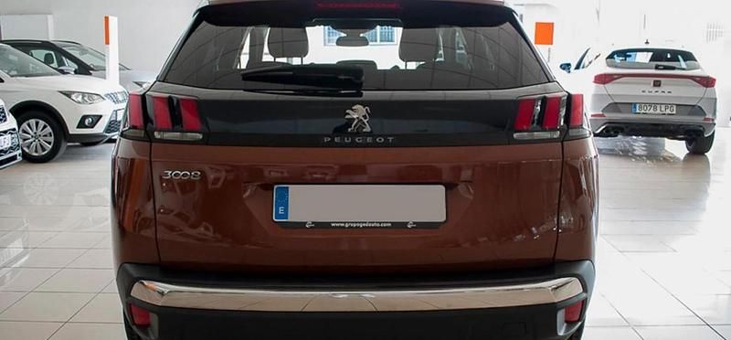 Usado Peugeot 3008 Allure 131 CV (96 kW) 2018 Marron SUV