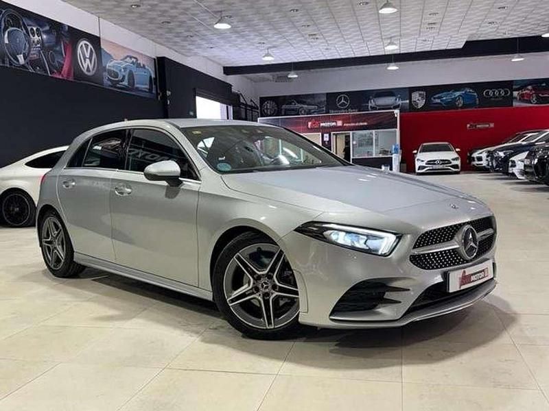 Usado Mercedes A180 116 CV (85 kW) 2019 Gris Utilitario