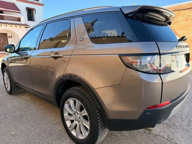 Usado Land Rover Discovery Sport HSE Luxury 180 CV (132 kW) 2016 Beige SUV