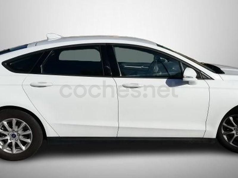 Usado Ford Mondeo Trend 120 CV (88 kW) 2019 Blanco Berlina