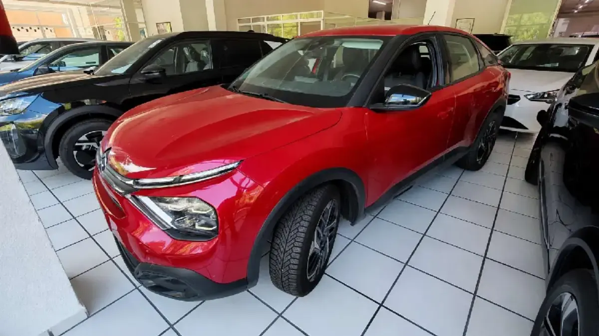 Usado Citroën C4 Feel 131 CV (96 kW) 2023 Rojo SUV