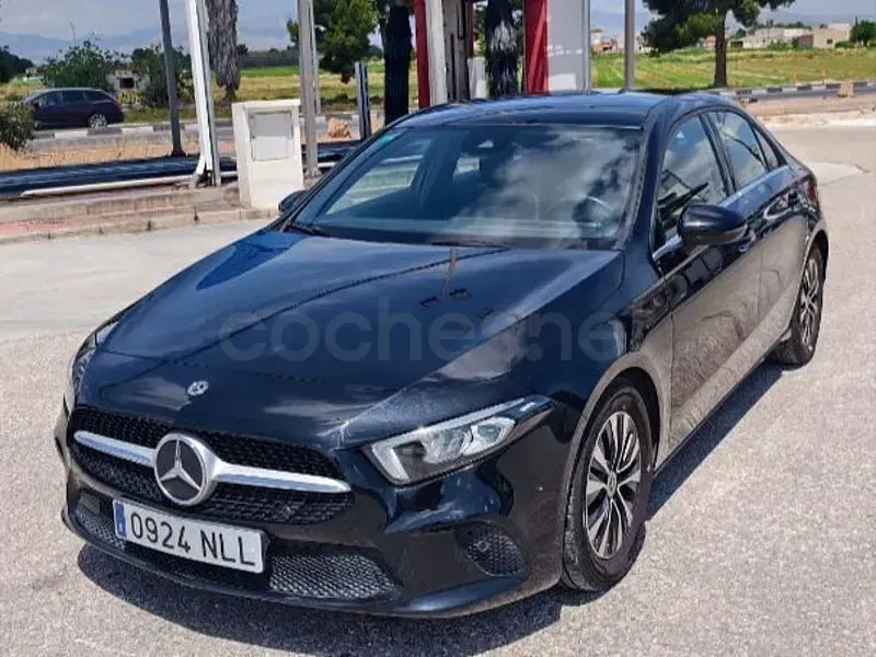 Usado Mercedes A180 116 CV (85 kW) 2019 Negro Berlina