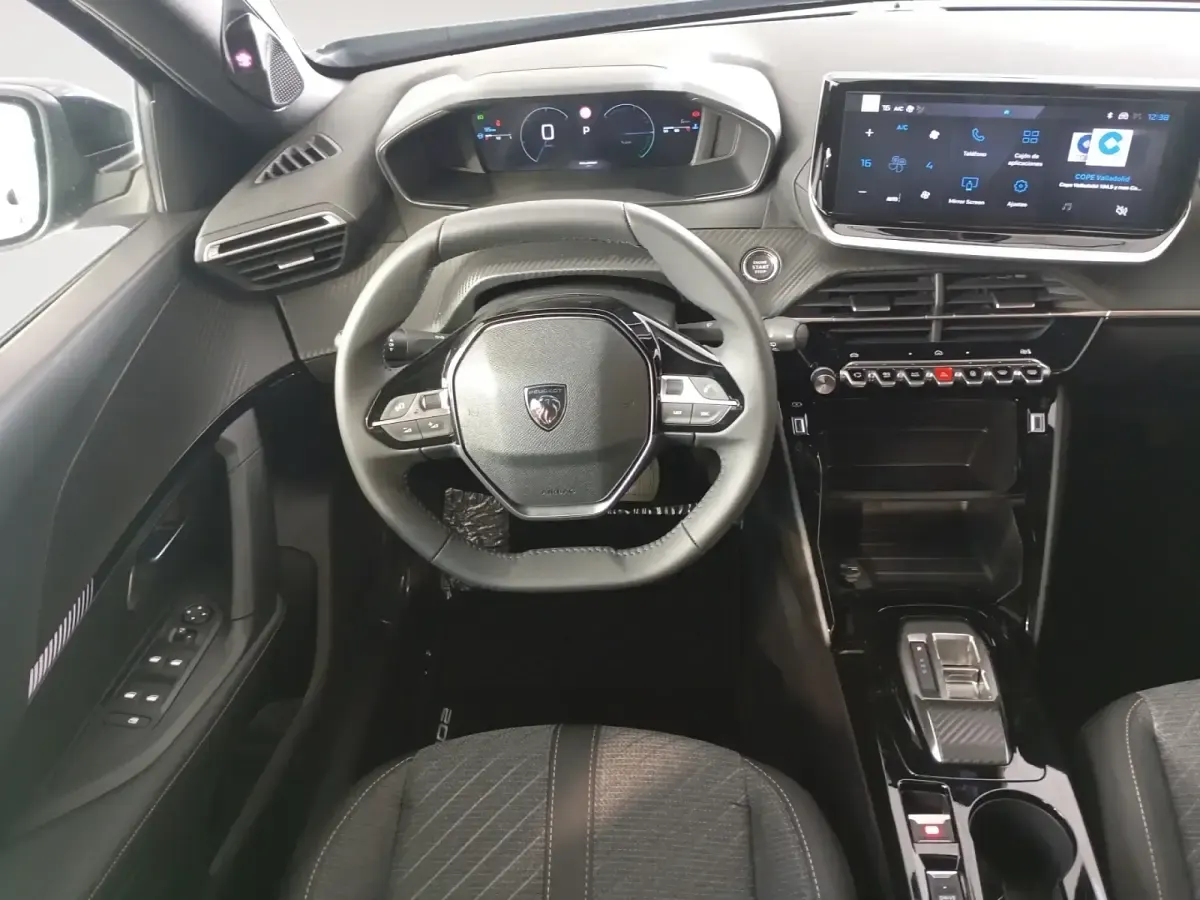 Nuevo Peugeot 2008 Allure 145 CV (106 kW) 2026 Gris/plata SUV