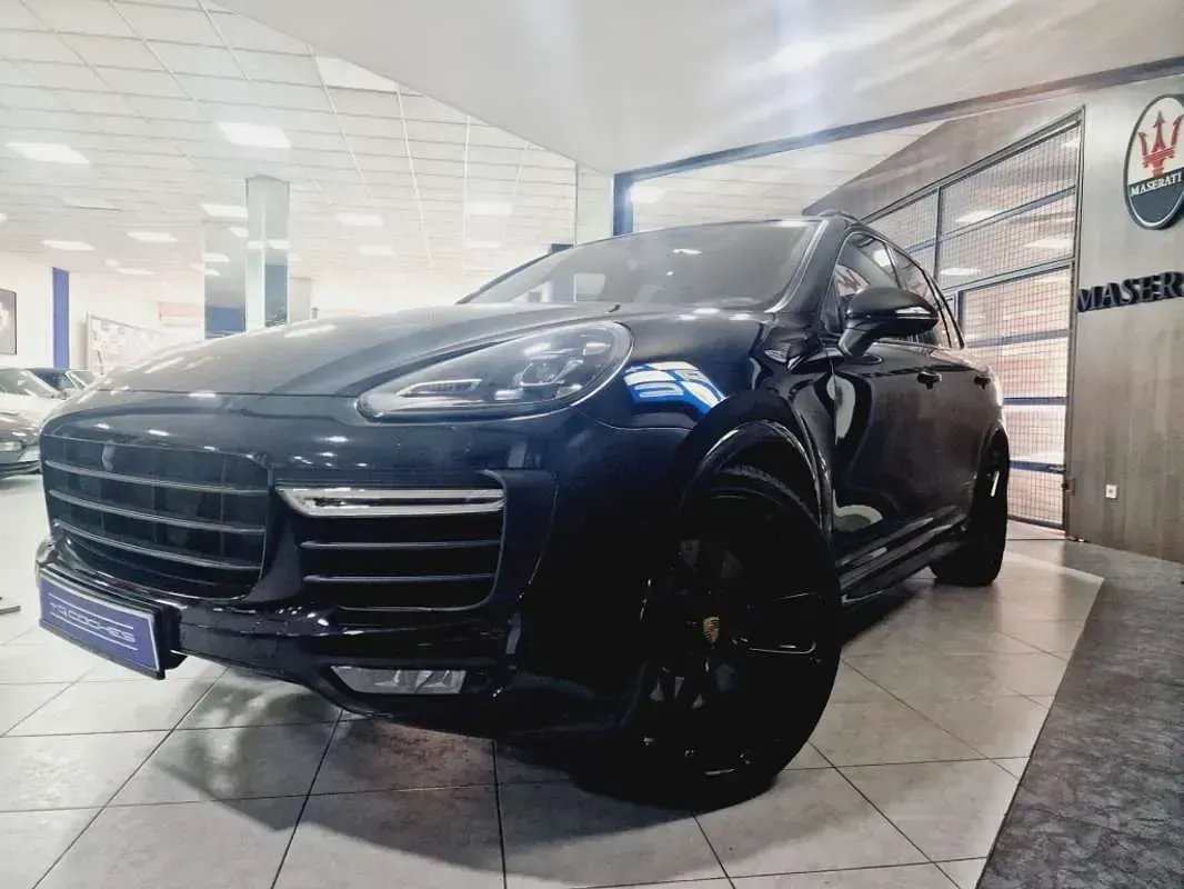 Usado Porsche Cayenne Turbo 519 CV (381 kW) 2016 Negro SUV