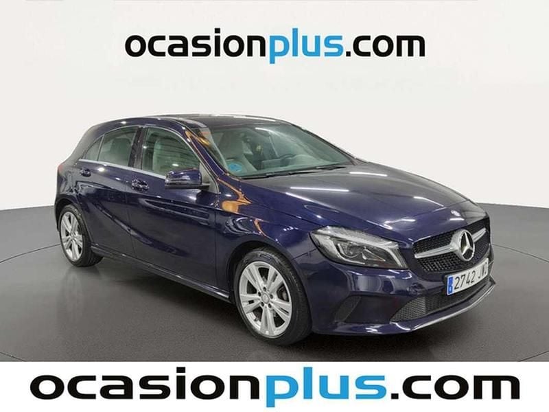 Usado Mercedes A180 109 CV (80 kW) 2017 Azul Utilitario
