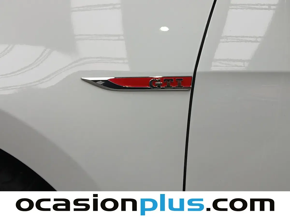 Usado VW Golf VII GTI 245 CV (180 kW) 2019 Blanco Utilitario