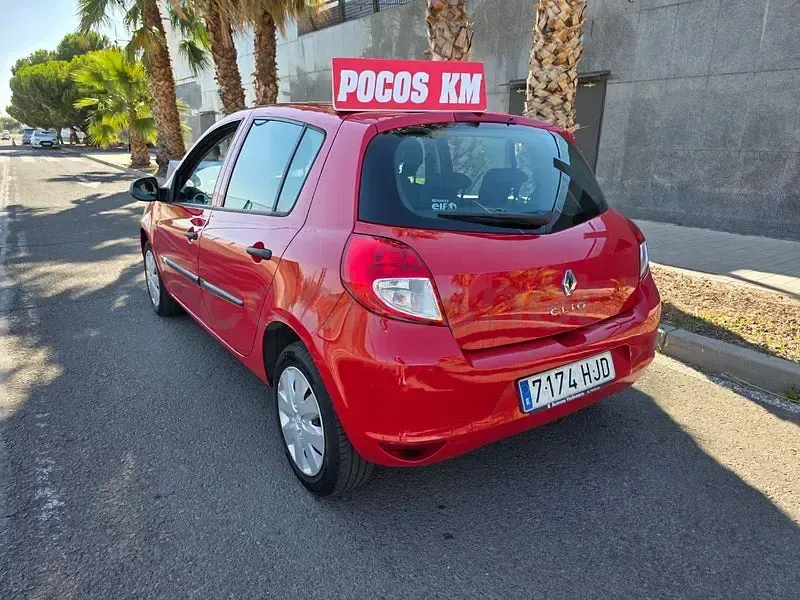Usado Renault Clio IV Business 75 CV (55 kW) 2012 Rojo Berlina