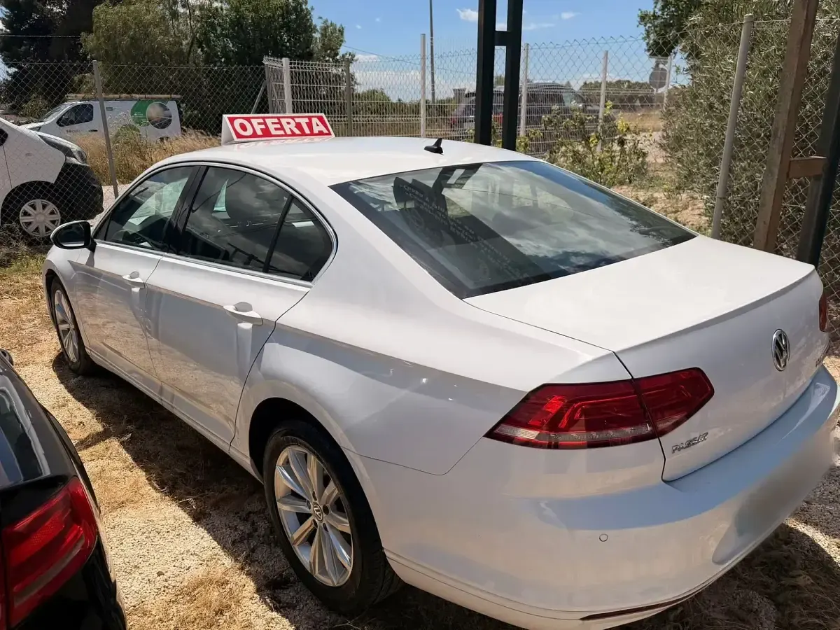 Usado VW Passat Sportline 150 CV (110 kW) 2015 Blanco Berlina