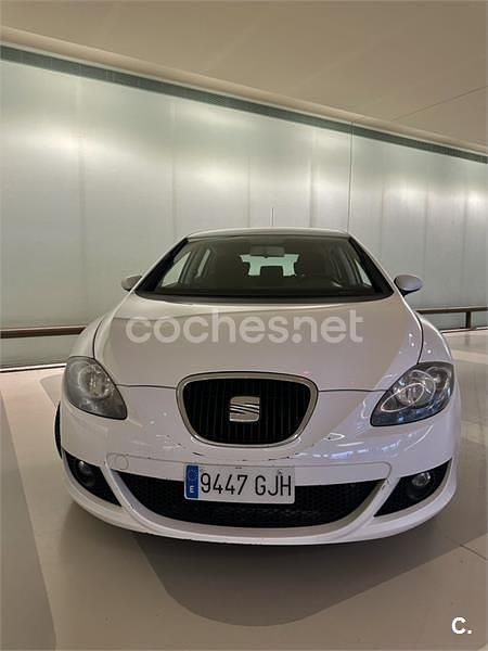 Usado Seat Leon Sport 105 CV (77 kW) 2008 Blanco Utilitario