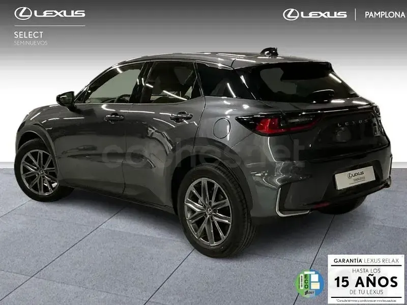 Usado Lexus LBX 136 CV (100 kW) 2025 Gris / plata SUV