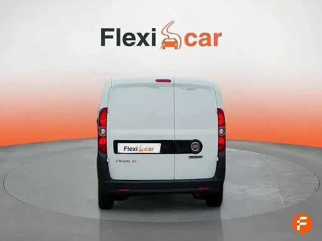 Usado Fiat Doblò Easy 95 HP (69 kW) 2022 Branco Monovolume