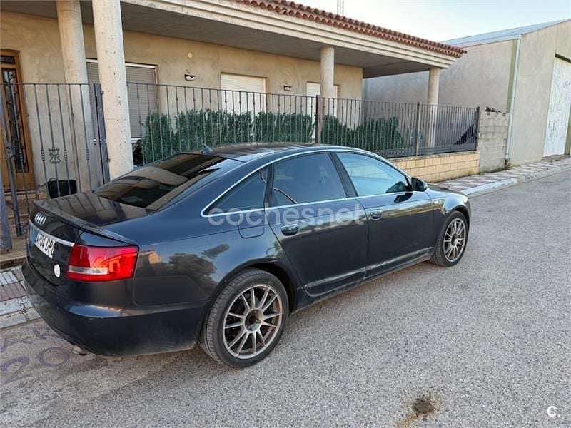 Usado Audi A6 140 CV (102 kW) 2005 Violeta / lila Berlina