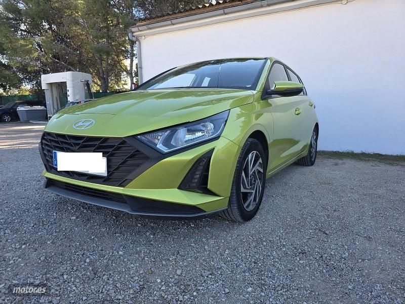 Usado Hyundai i20 84 CV (61 kW) 2024 Verde Coupe