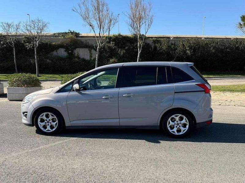 Usado Ford Grand C-Max Trend 116 CV (85 kW) 2011 Gris Monovolumen