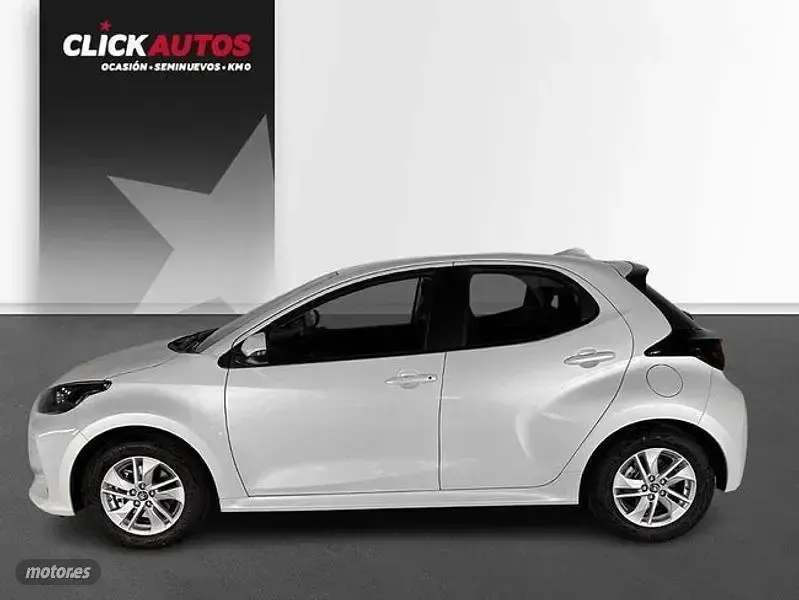 Usado Toyota Yaris Active 120 CV (88 kW) 2024 Blanco Utilitario