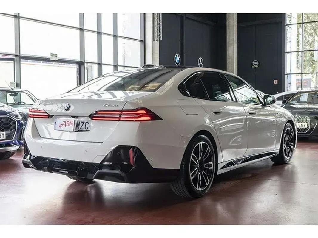 Używany BMW 520 Sport Line 197 KM (144 kW) 2025 Biały Sedan/Limuzyna