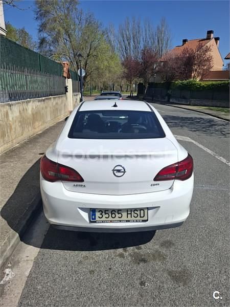 Usado Opel Astra Excellence 130 CV (95 kW) 2013 Blanco Berlina