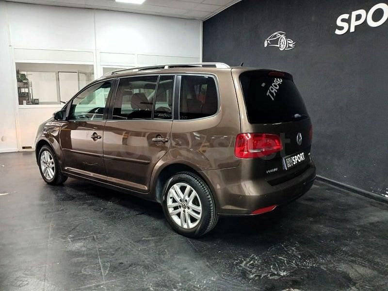 Usado VW Touran Advance 140 CV (102 kW) 2011 Marrón Monovolumen