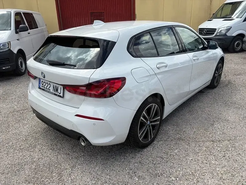 Usado BMW 118 150 CV (110 kW) 2020 Blanco Berlina