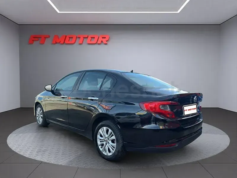 Usado Fiat Tipo Pop 120 CV (88 kW) 2018 Negro Berlina