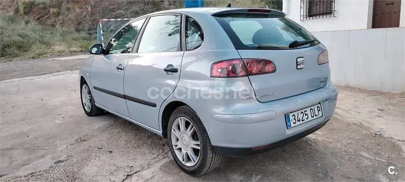 Usado Seat Ibiza Reference 64 HP (47 kW) 2006 Cinzento Citadino