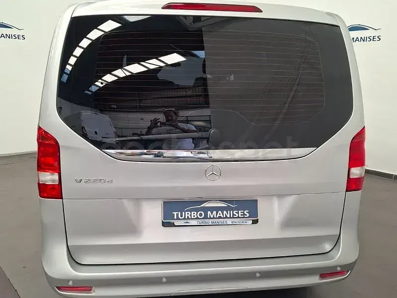 Usado Mercedes V220 163 CV (119 kW) 2021 Gris / plata Monovolumen