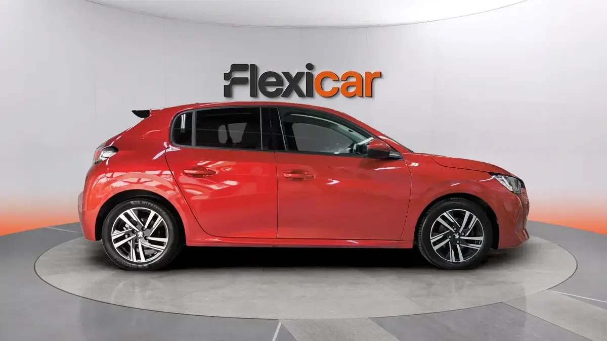 Usado Peugeot 208 Allure 101 CV (74 kW) 2020 Rojo Utilitario