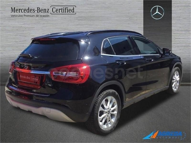 Käytetty Mercedes GLA180 122 HP (89 kW) 2019 Musta Katumaasturi