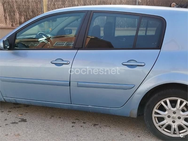 Usado Renault Mégane II 100 CV (73 kW) 2008 Azul Berlina