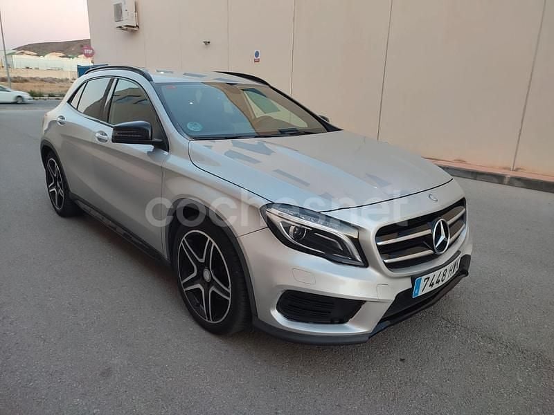 Usado Mercedes GLA220 AMG line 170 CV (125 kW) 2014 Gris / plata SUV