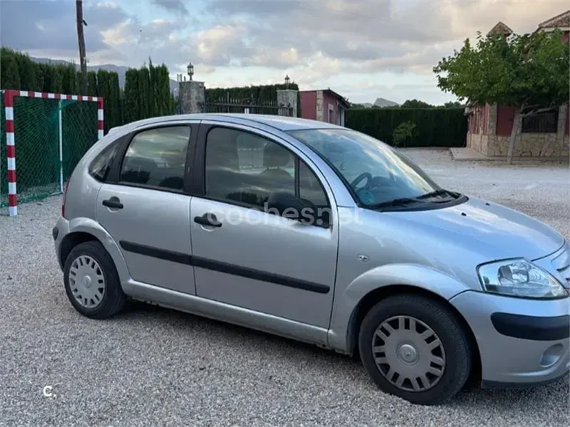 Usado Citroën C3 61 CV (44 kW) 2007 Gris / plata Berlina