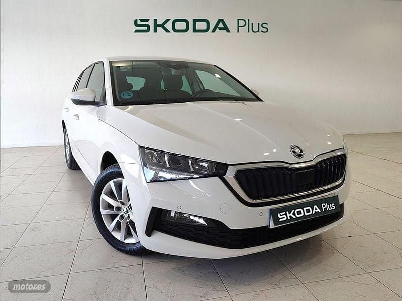 Blanco Usado 2022 Skoda Scala Ambition Utilitario | 20.990 € (Caro) - Imagen 1/4